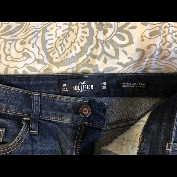 size 07, dark blue hollister skinny jeans - Picture 2 of 2
